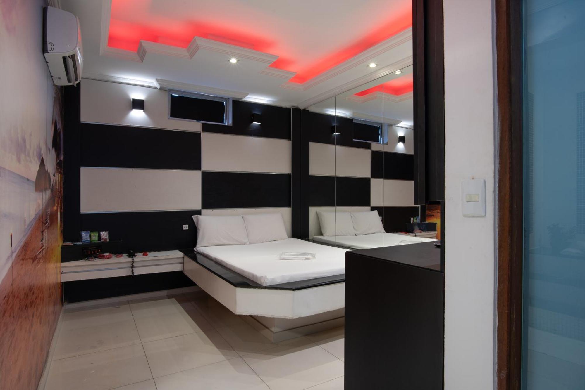 Motel Fantasy 2 (Adults Only) Contagem Bagian luar foto